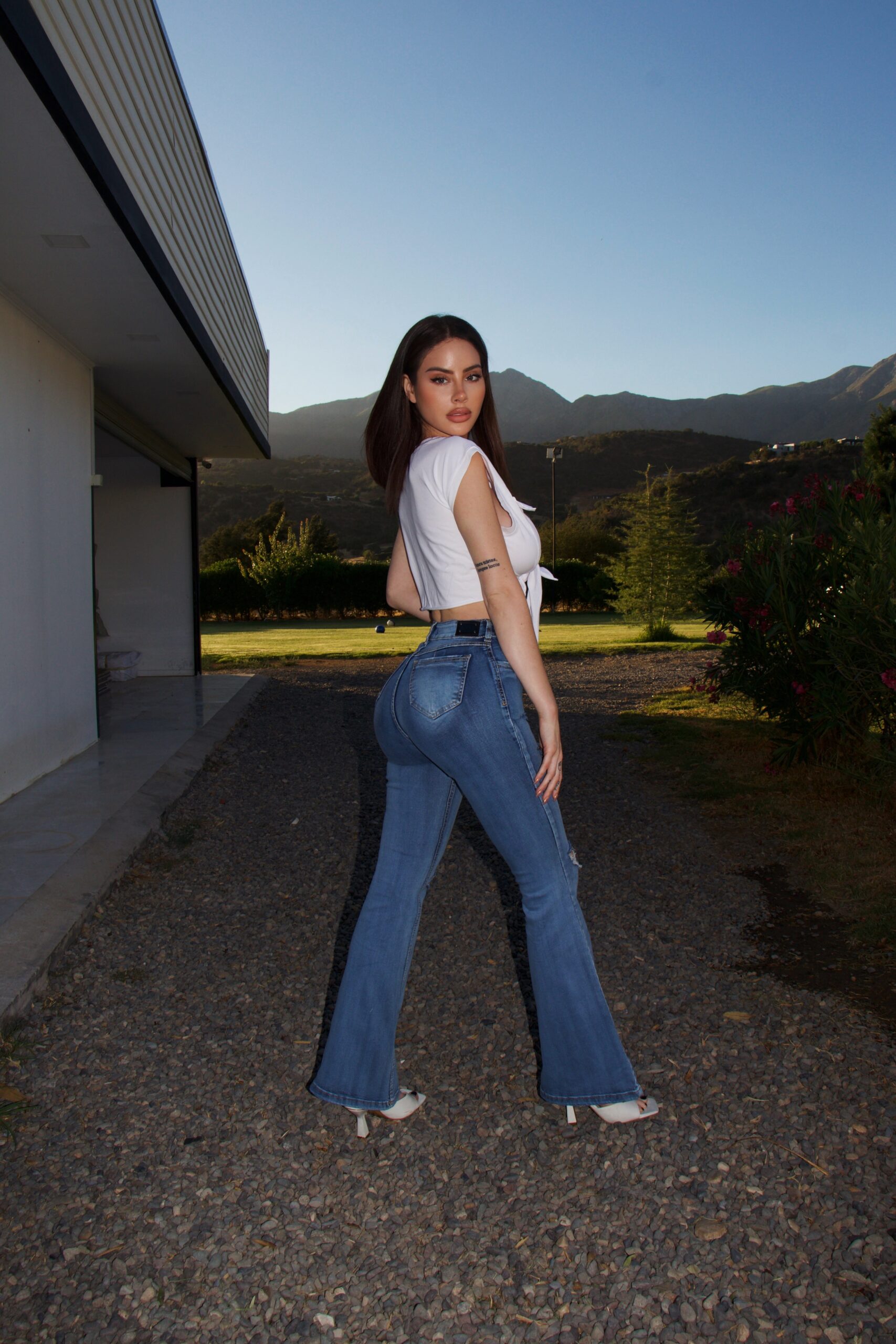 Jeans Flare Celeste Destroyed - Vista 3