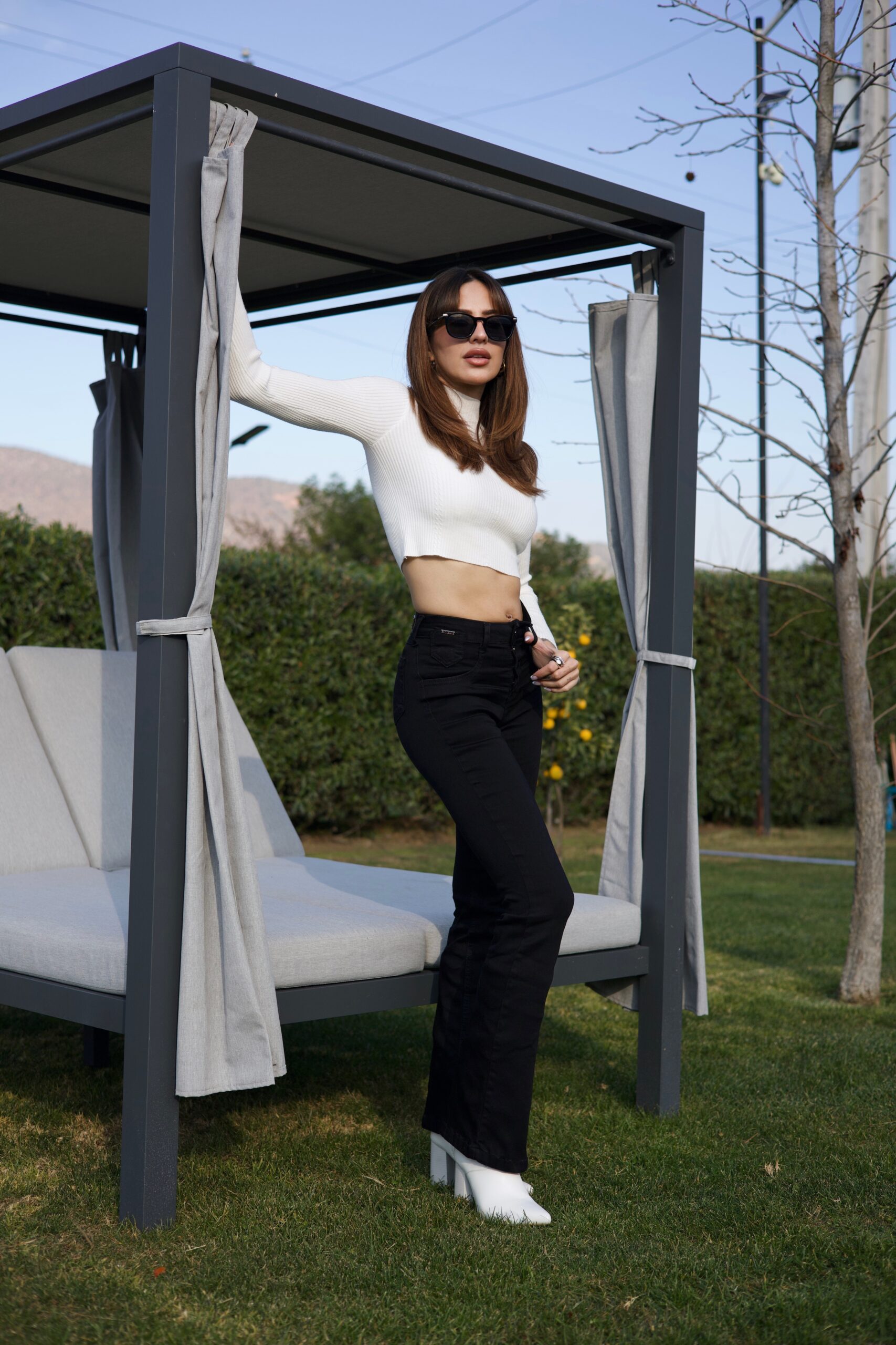 J/W Flare four button Black - Vista 3