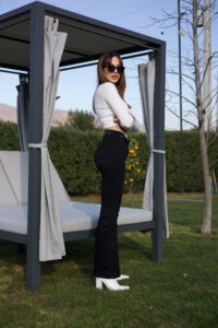 J/W Flare four button Black - Vista 4